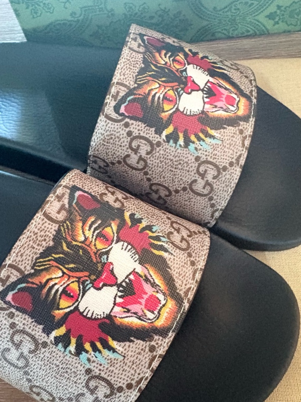 Fashion GG Black Slides with Beige Strap and Multicolor Tiger Motif - Picture 2 of 5